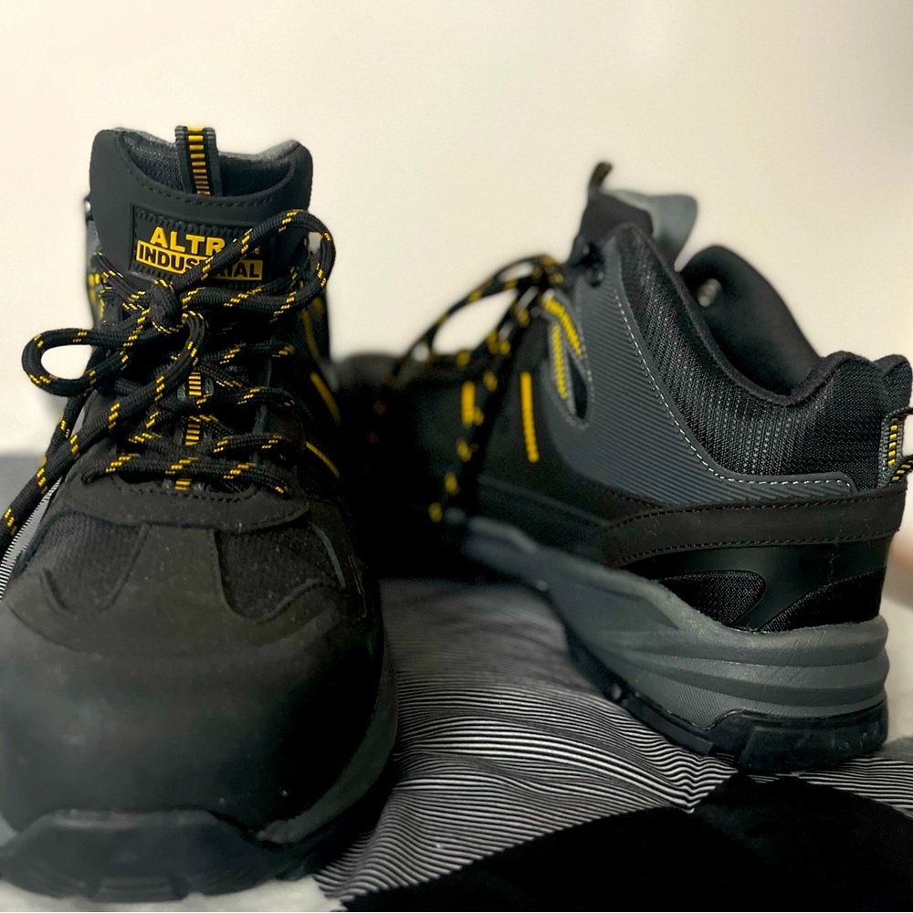 Safety shoes brand new